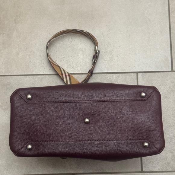 Burberry House Check Derby Leather Medium Banner Tote - Picture 8 of 8